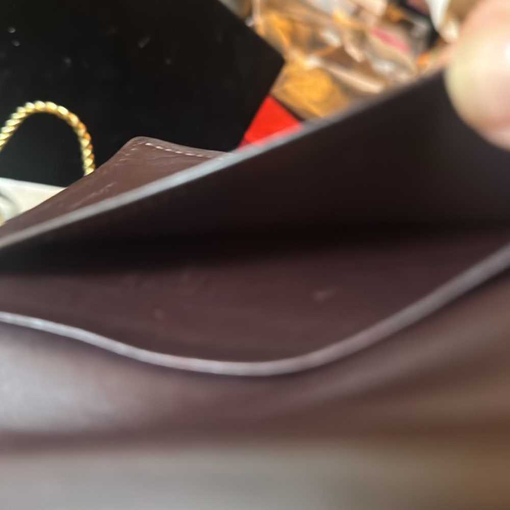 Louis Vuitton Vernis Deep Burgundy Patent Compact Wallet with kiss lock - Picture 7 of 8